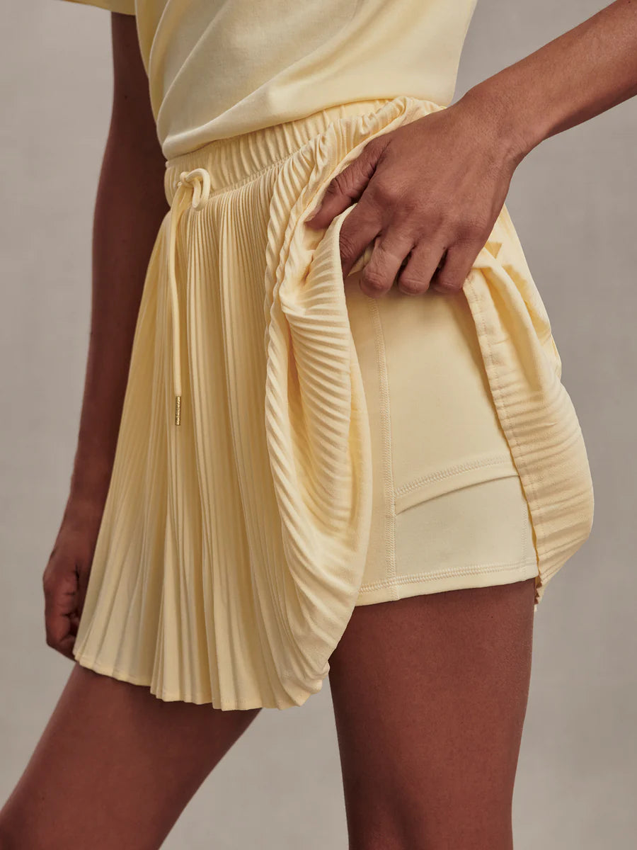Davina Skort