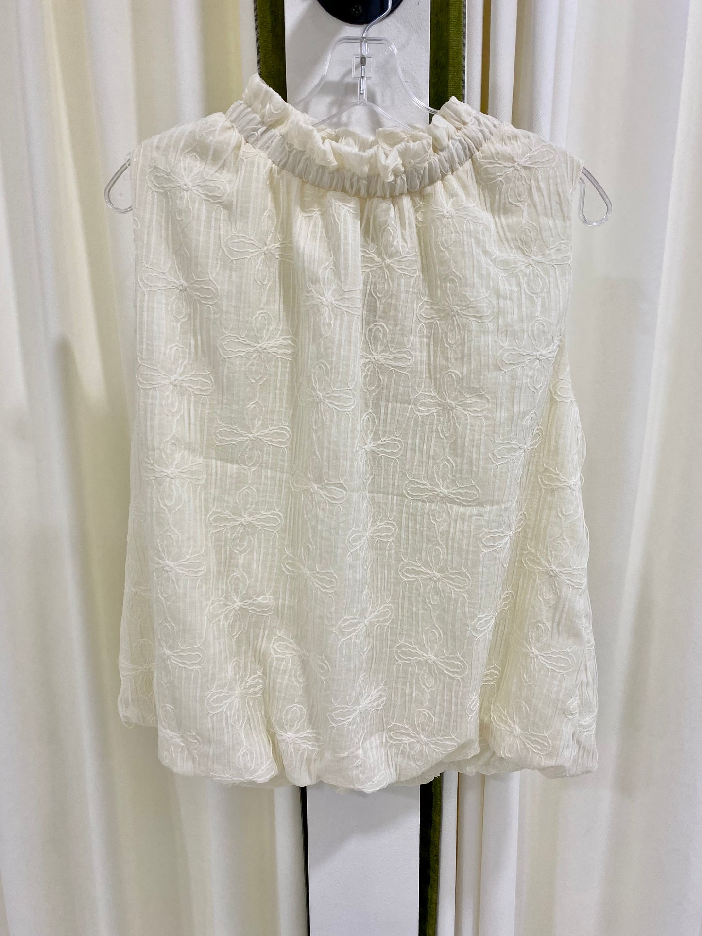 Sleeveless textured flower top