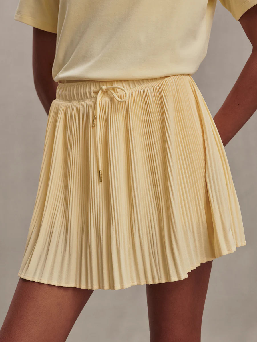 Davina Skort